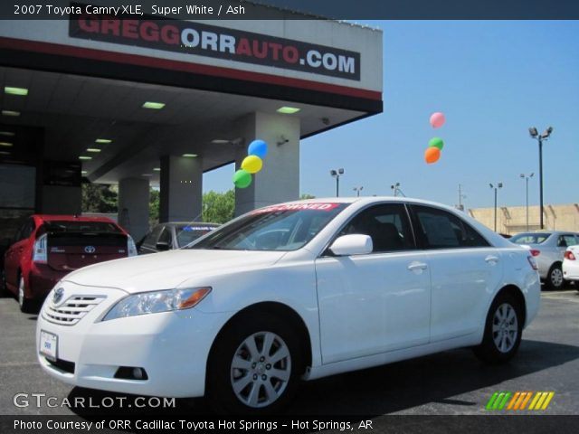 2007 Toyota Camry XLE in Super White
