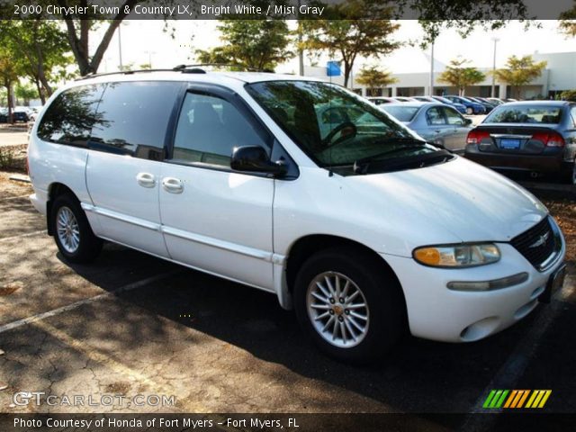 2000 Chrysler Town & Country LX in Bright White