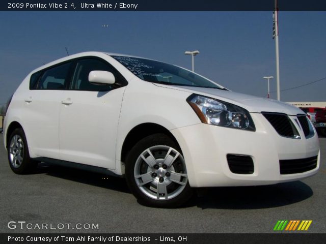 2009 Pontiac Vibe 2.4 in Ultra White
