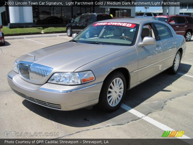 2003 Lincoln Town Car Signature in Light Parchment Gold
