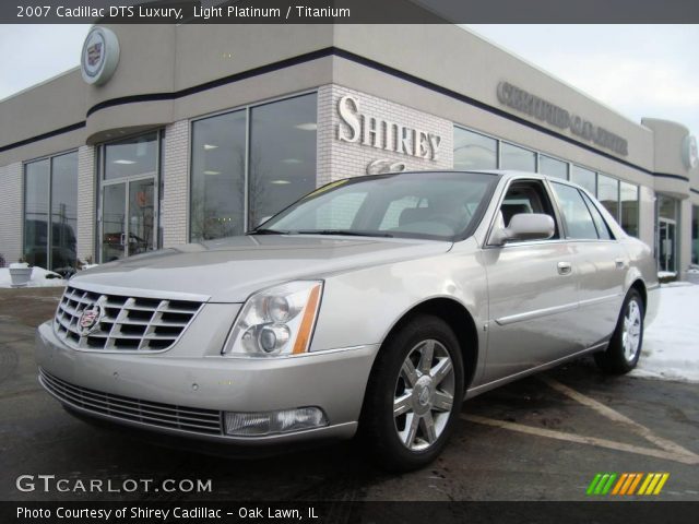 2007 Cadillac DTS Luxury in Light Platinum