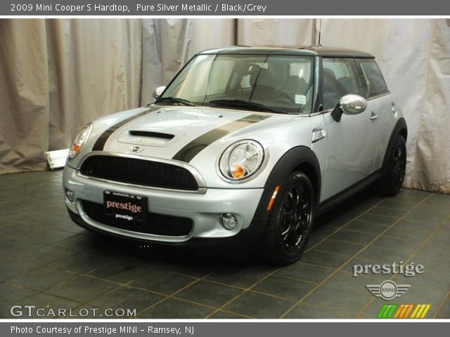 2009 Mini Cooper S Hardtop in Pure Silver Metallic