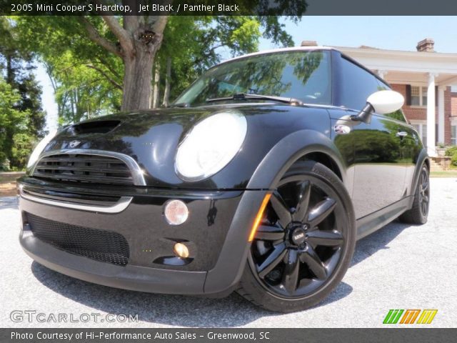 2005 Mini Cooper S Hardtop in Jet Black