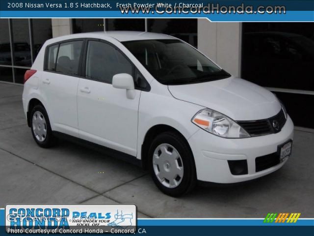 2008 Nissan versa sedan white