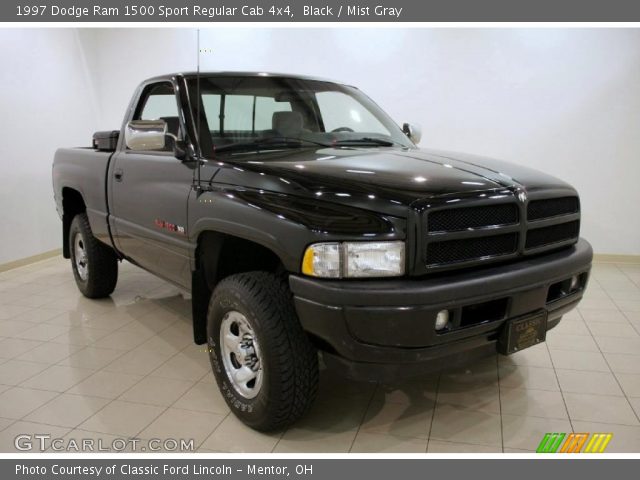 1997 Dodge Ram 1500 Sport Regular Cab 4x4 in Black