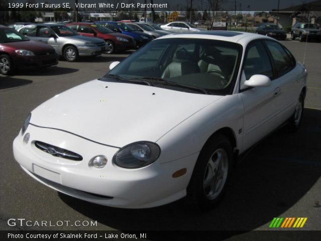 1999 Ford Taurus SE in Vibrant White