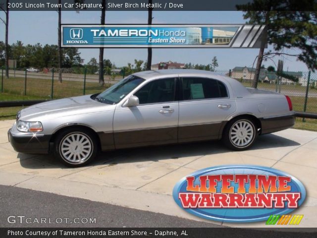 2005 Lincoln Town Car Signature in Silver Birch Metallic
