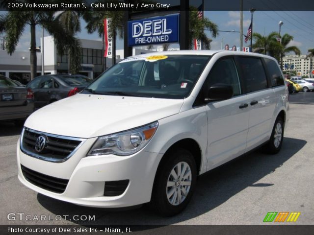 2009 Volkswagen Routan S in Calla Lilly White