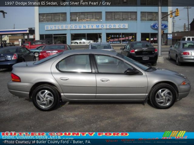1997 Dodge Stratus ES Sedan in Light Silver Fern Pearl