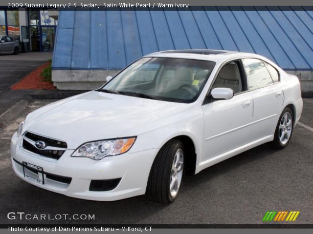 2009 Subaru Legacy 2.5i Sedan in Satin White Pearl