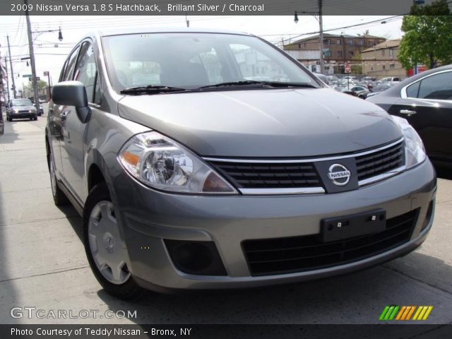 2009 Nissan Versa 1.8 S Hatchback in Brillant Silver