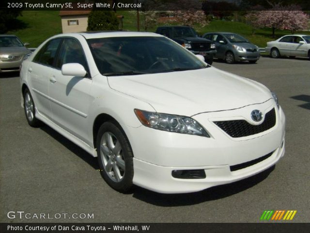 2009 Toyota Camry SE in Super White