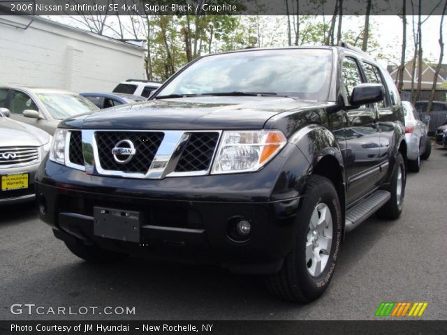 2006 Nissan Pathfinder SE 4x4 in Super Black