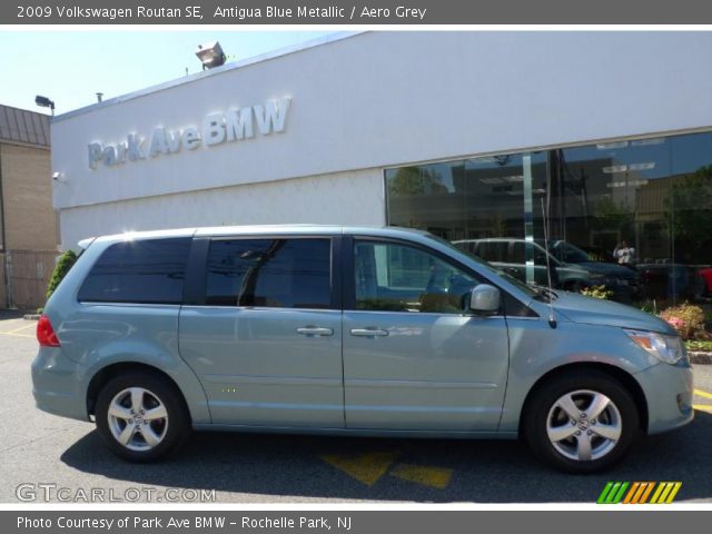 2009 Volkswagen Routan SE in Antigua Blue Metallic