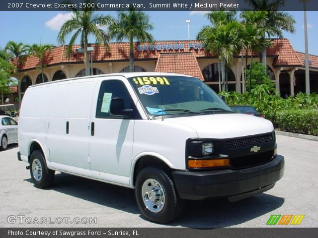 2007 Chevrolet Express 2500 Commercial Van in Summit White