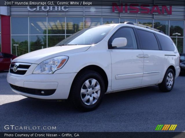 2007 Hyundai Entourage GLS in Cosmic White
