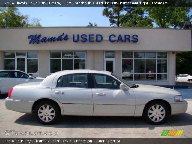 2004 Lincoln Town Car Ultimate in Light French Silk
