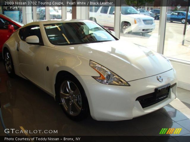 2009 Nissan 370Z Touring Coupe in Pearl White