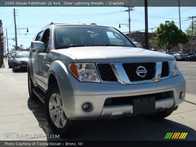 2006 Nissan Pathfinder LE 4x4 in Silver Lightning Metallic