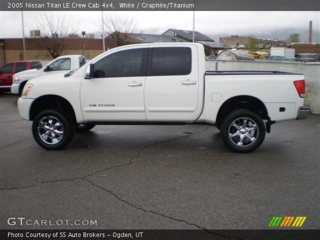 2005 Nissan Titan LE Crew Cab 4x4 in White
