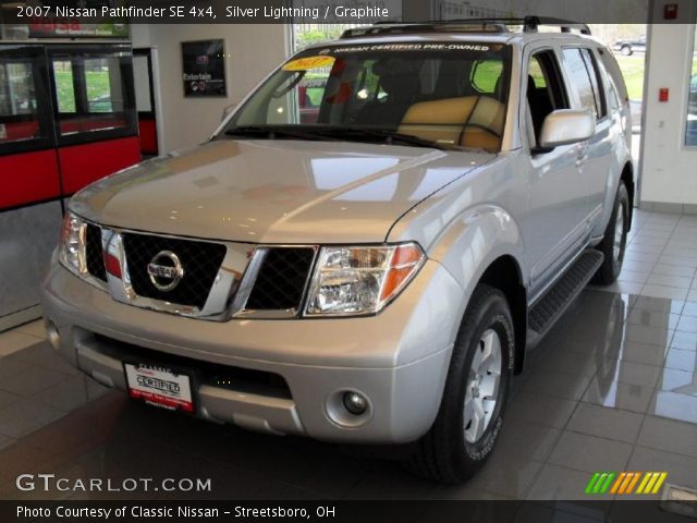 2007 Nissan Pathfinder SE 4x4 in Silver Lightning