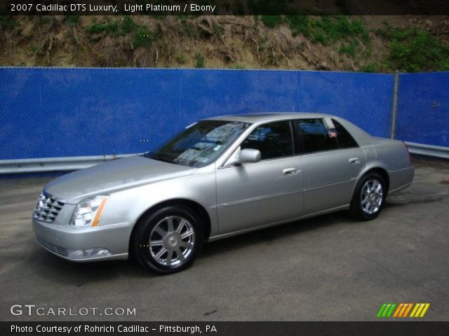 2007 Cadillac DTS Luxury in Light Platinum