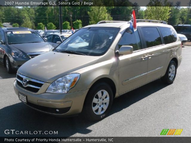 2007 Hyundai Entourage GLS in Sonora Gold
