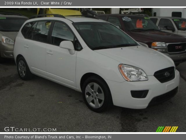 2009 Kia Rondo LX in Clear White