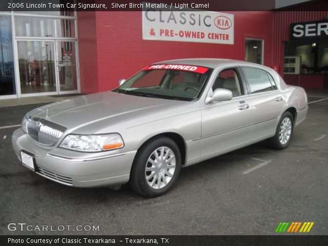 2006 Lincoln Town Car Signature in Silver Birch Metallic