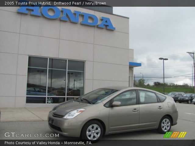 2005 Toyota Prius Hybrid in Driftwood Pearl
