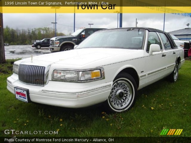 1996 Lincoln Town Car Signature in Performance White