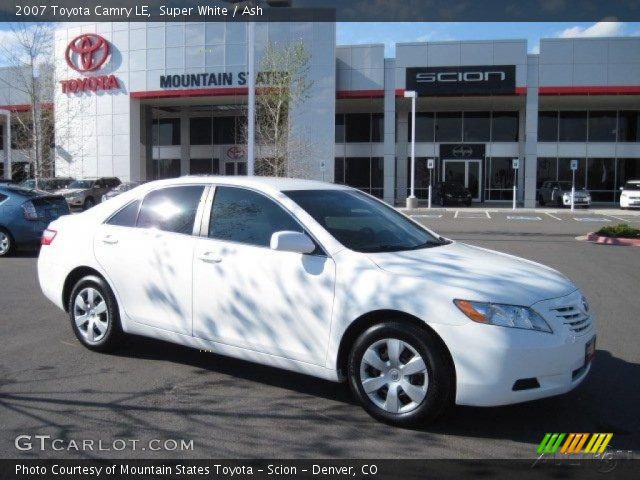 2007 Toyota Camry LE in Super White