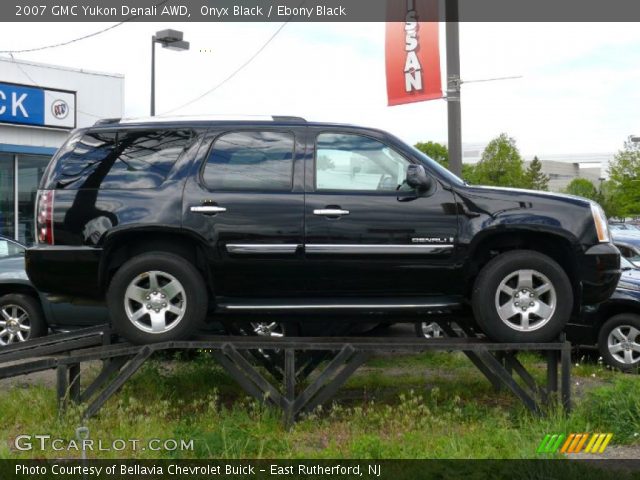 2007 GMC Yukon Denali AWD in Onyx Black