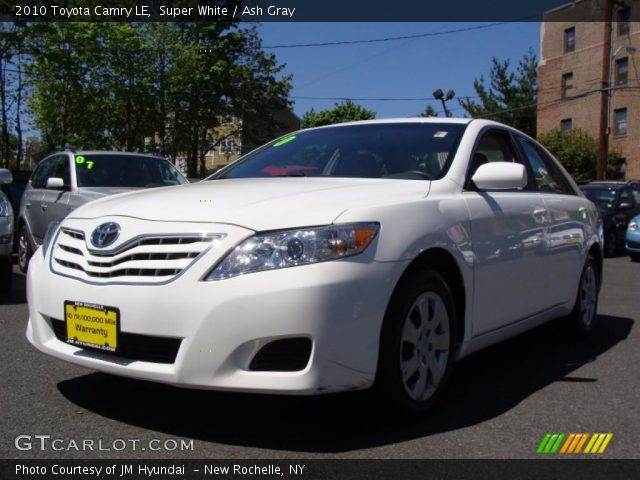2010 Toyota Camry LE in Super White