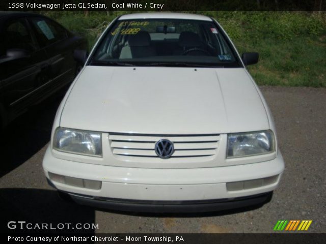 1998 Volkswagen Jetta GL Sedan in Cool White