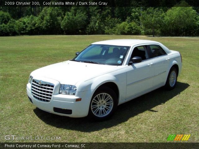 2009 Chrysler 300  in Cool Vanilla White