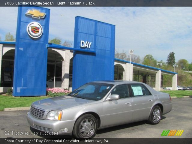 2005 Cadillac DeVille Sedan in Light Platinum