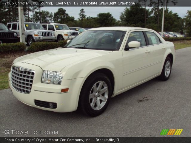 2006 Chrysler 300 Touring in Cool Vanilla
