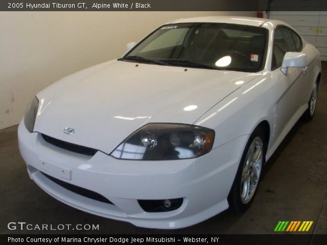 2005 Hyundai Tiburon GT in Alpine White