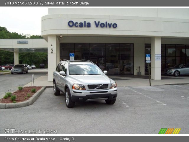 2010 Volvo XC90 3.2 in Silver Metallic