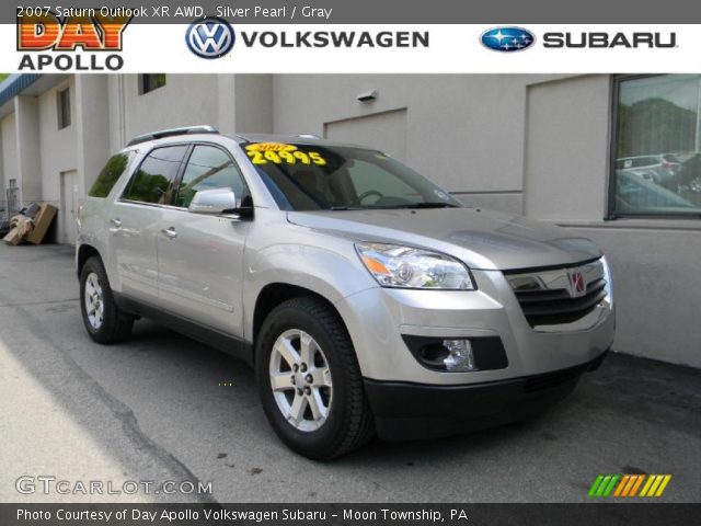 2007 Saturn Outlook XR AWD in Silver Pearl