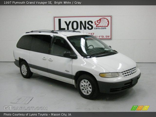 1997 Plymouth Grand Voyager SE in Bright White