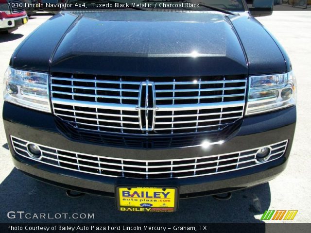 2010 Lincoln Navigator 4x4 in Tuxedo Black Metallic