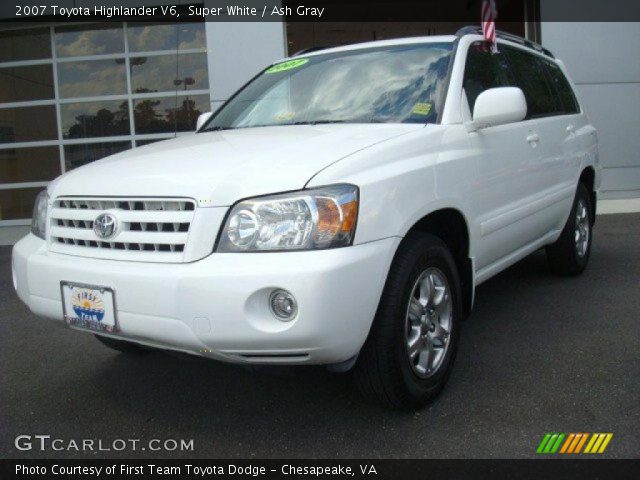 2007 Toyota Highlander V6 in Super White