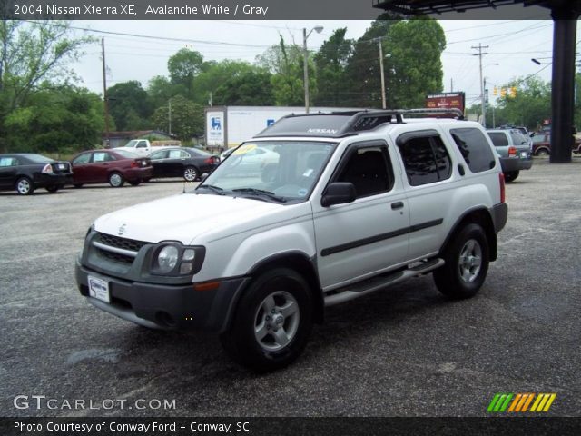 2004 Nissan Xterra XE in Avalanche White