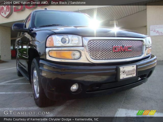 2004 GMC Yukon Denali AWD in Onyx Black