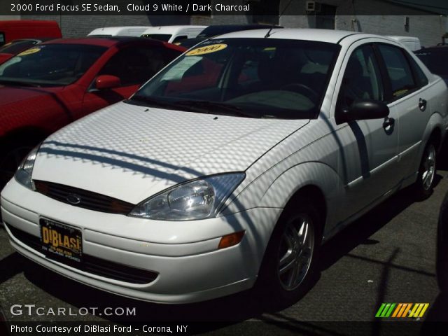 2000 Ford Focus SE Sedan in Cloud 9 White