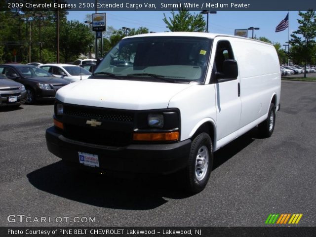 2009 Chevrolet Express 2500 Extended Cargo Van in Summit White