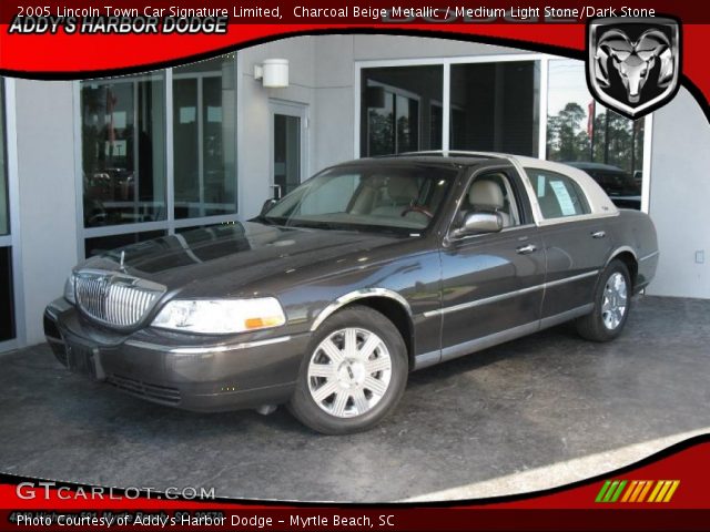 2005 Lincoln Town Car Signature Limited in Charcoal Beige Metallic
