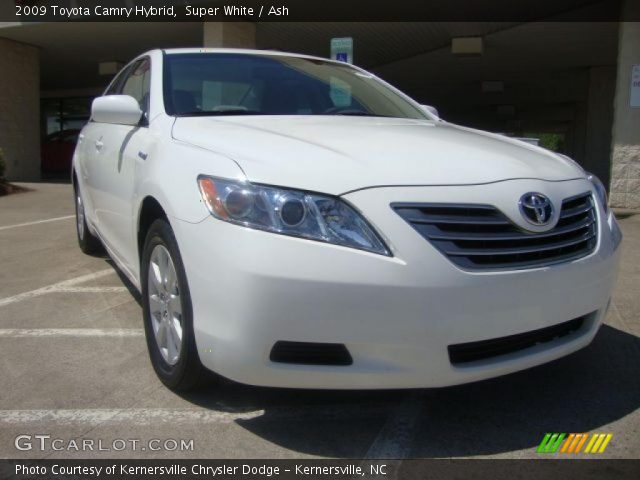 2009 Toyota Camry Hybrid in Super White